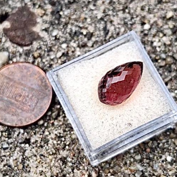 6.7 Carat Pink Tourmaline Briolette Bead, Drilled, NWT, 14mmx8mm - Picture 2 of 2